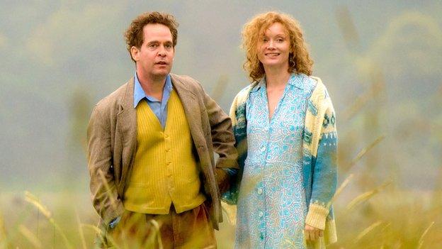 Tom Hollander and Essie Davis in A Poet in New York