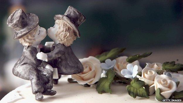 Same-sex statues on wedding cake