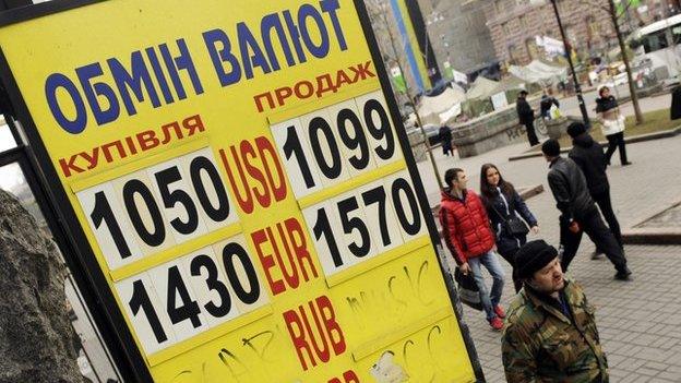 Exchange counter in Kiev (file photo Feb 2014)