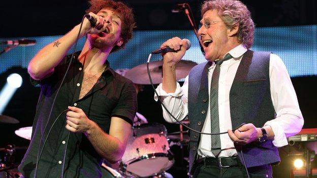 Paolo Nutini and Roger Daltrey perform on stage during the Teenage Cancer Trust