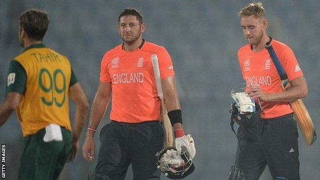 Tim Bresnan and Stuart Broad walk off after England's defeat