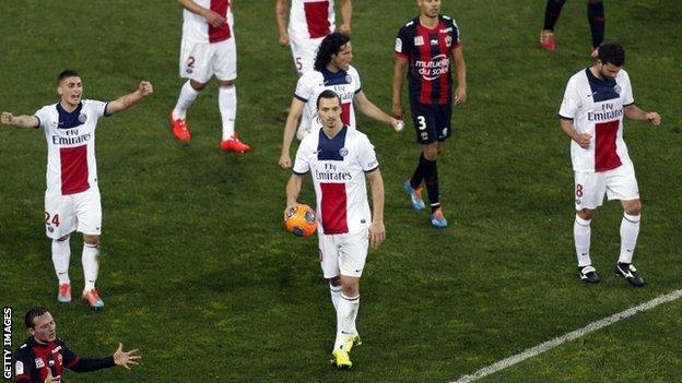 Paris Saint-Germain's players react as the referee blow the final whistle during the Ligue 1 football match against Nice