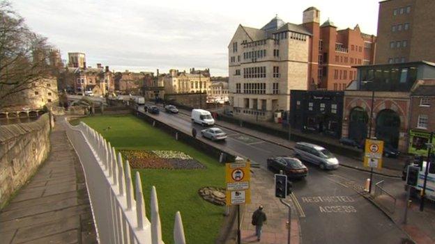 Lendal Bridge restricted access