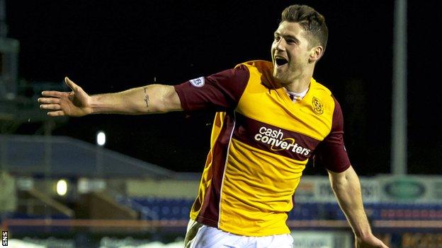 Iain Vigurs' late goal secured Motherwell a 2-1 win at Inverness