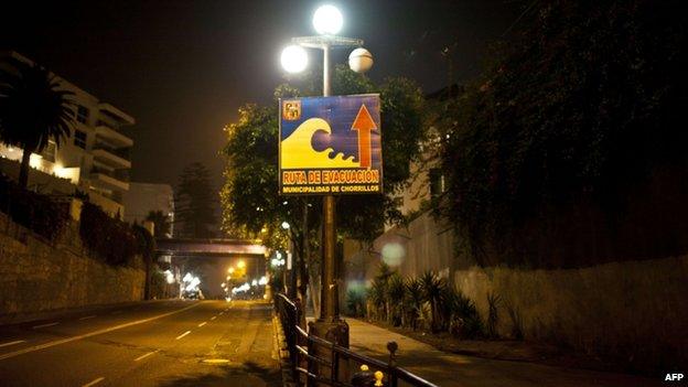 Streets in Peru"s "Costa Verde" bay appear vacant following a tsunami alert