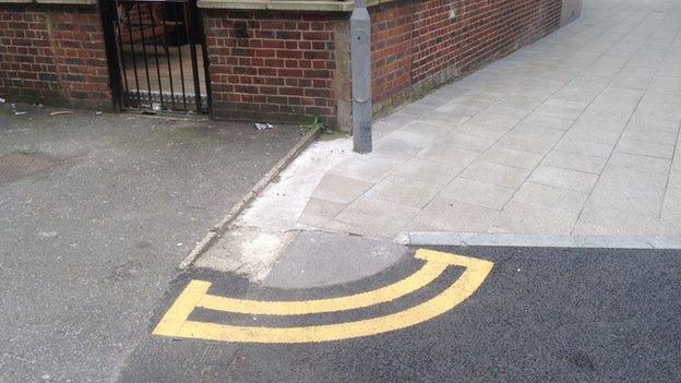 Double yellow lines in Kingston town centre