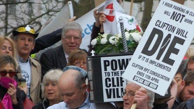 Banners and a "coffin" at the start of the march