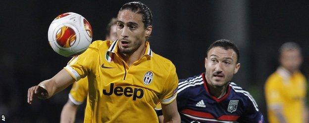 Former Fulham, Tottenham and Sunderland midfielder Steed Malbranque (right) had Lyon's best chance against Juventus.