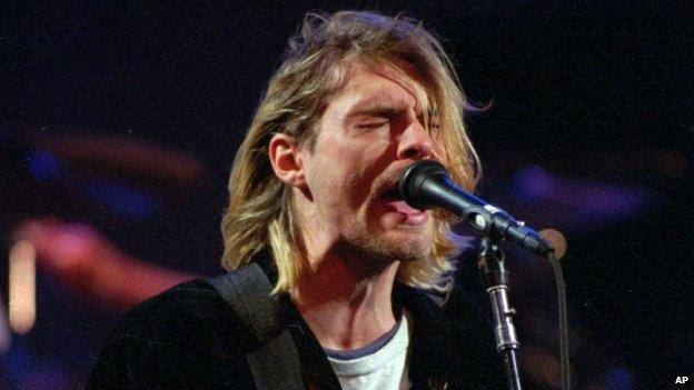 Kurt Cobain playing with Nirvana in December 1993