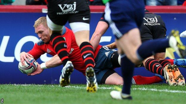 Keith Earls opens the scoring for Munster