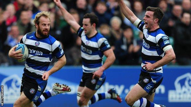 Bath celebrate Nick Abendanon's try against Brive