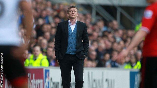 Ole Gunnar Solskjaer looks skywards for inspiration