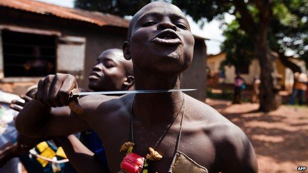 An anti-Balaka fighter in Bangui (14 December 2013)