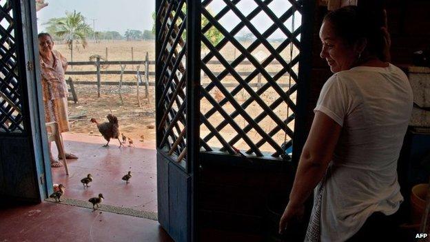 Members of the Galvan-Diaz family in their home in Santa Paula's farm near Monteria on 28 March, 2014