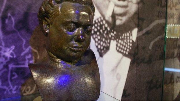 Dylan Thomas bust