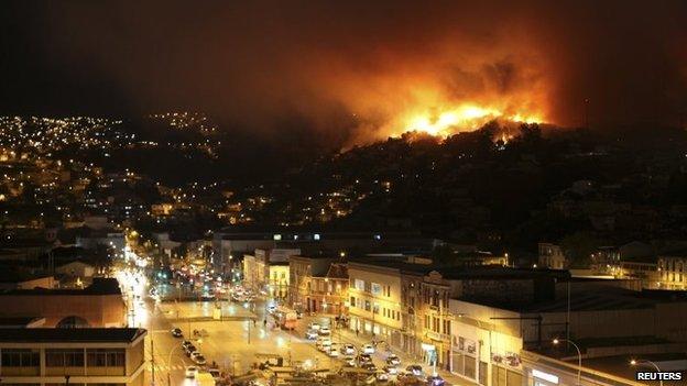 A forest fire burns in Valparaiso city, April 12, 2014.