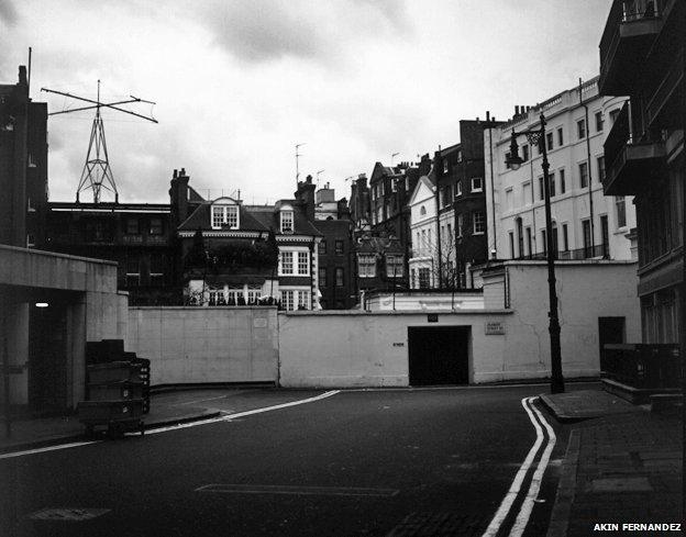 An image of the antenna that used to sit behind the Dorchester in London