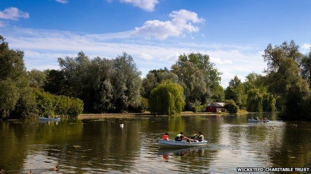 Wicksteed Park lake