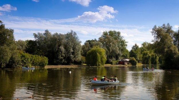 Wicksteed Park lake