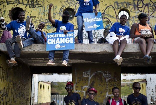 Supporters of the Democratic Alliance in Soweto, Johannesburg, on 12 April 2014