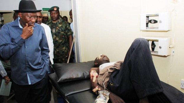 President Goodluck Jonathan visiting victims at Asokoro Hospital, 14 April 2014