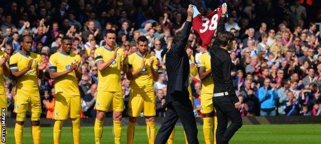 Crystal Palace players pay tribute to Dylan Tombides