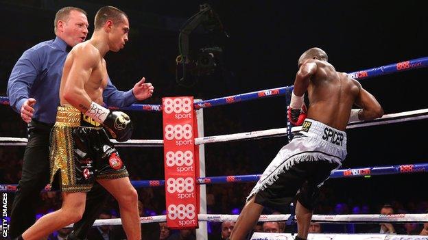 Scott Quigg knocks down Tshifhiwa Munyai.