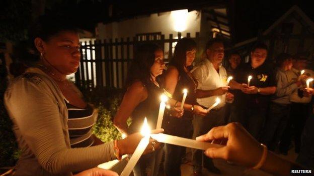 Residents light candles as they pay homage in front of the house of Colombian Nobel Prize laureate Gabriel Garcia Marquez in Aracataca on 17 April, 2014