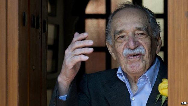 Colombian author Gabriel Garcia Marque waves at the press on his 87th birthday in Mexico City on 6 March, 2014