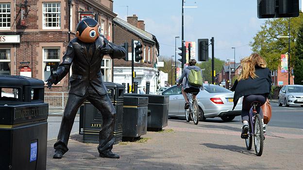 Frank Sidebottom statue in Timperley