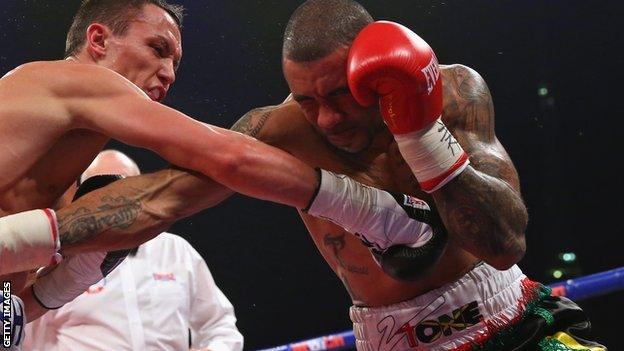 Josh Warrington (l) and Rendall Munroe