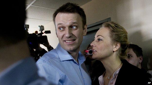 Russian opposition activist Alexei Navalny, centre, and his wife Yulia, right, enter a courtroom before the start of a trial in Moscow, Russia, on 24 April 2014.