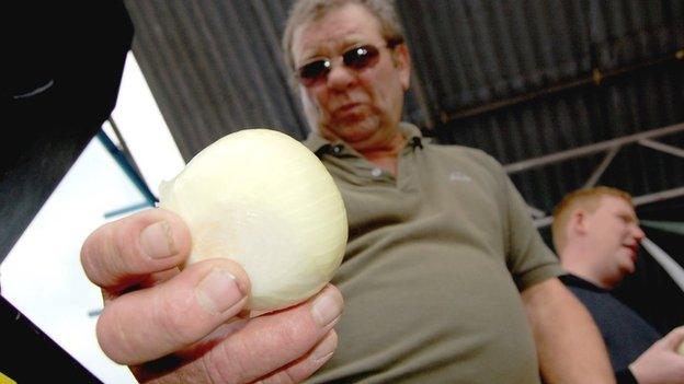 Man holding an onion