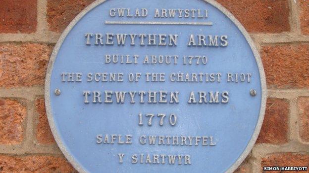 Plaque commemorating the role of the Trewythen Arms in the Chartist rebellion in Llanidloes