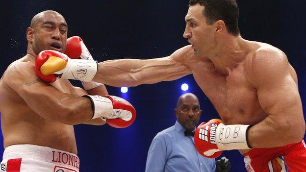 Wladimir Klitschko lands on Alex Leapai