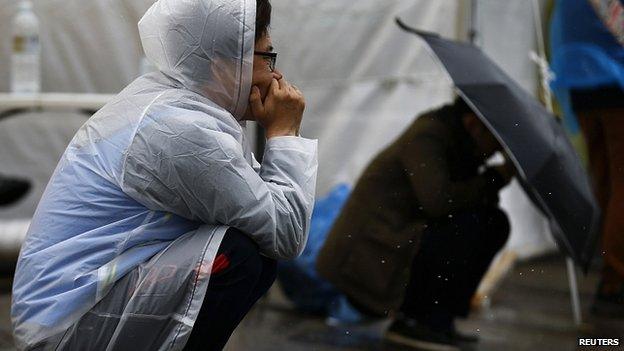 Relatives wait for news at Jindo harbour. 27 April 2014