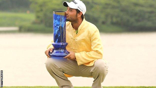 Alexander Levy with the China Open trophy