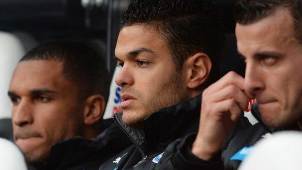 Hatem Ben Arfa (centre)