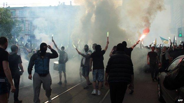 Football fans march in Kharkiv 27/04/2014