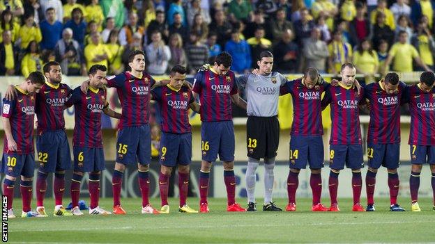 Barcelona players pay tribute to Tito Vilanova