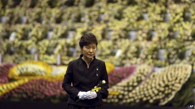 South Korean President Park Geun-hye pays tribute to the victims of the sunken ferry Sewol at a group memorial altar in Ansan, south of Seoul, South Korea, on Tuesday, 29 April, 2014