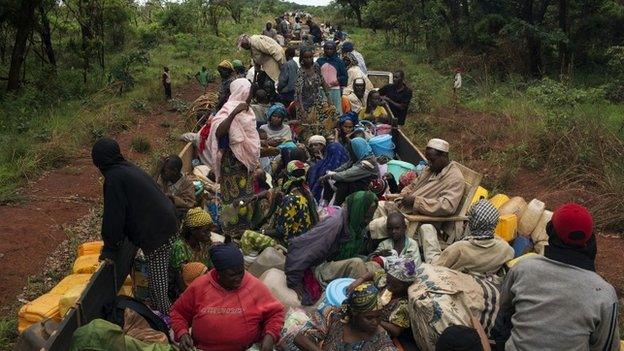 An African Union convoy escorts about 1,000 Muslims to northern Central African Republic (28 April 2014)