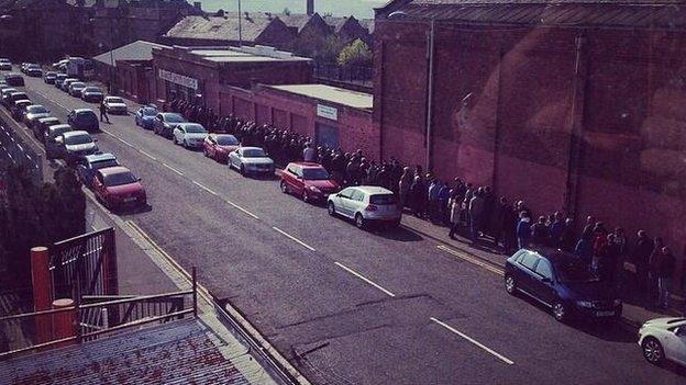 United fans queue