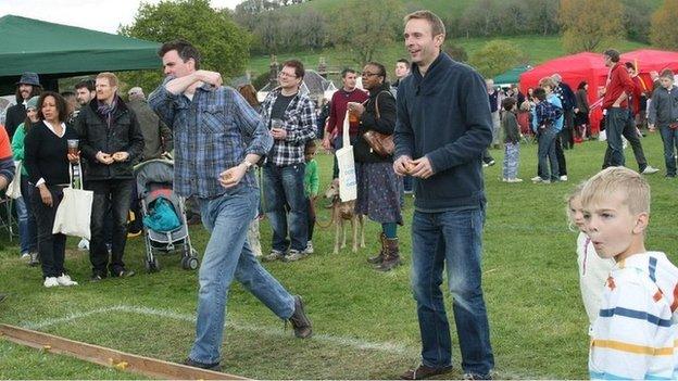 Dorset knob throwing