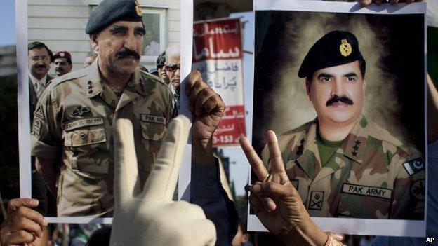 Pakistan army supporters hold pictures of army chief Gen Raheel Sharif, right, and Pakistan's Inter-Services Intelligence Chief Lt Gen Zaheerul Islam at a rally in Karachi, Pakistan (25 April 2014)