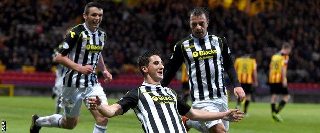 St Mirren players celebrating