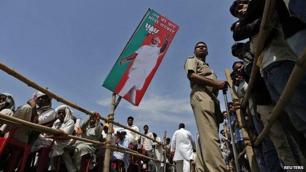 A policeman stands guard at a Narendra Modi rally in Amroha, in the northern Indian state of Uttar Pradesh March 29, 2014.