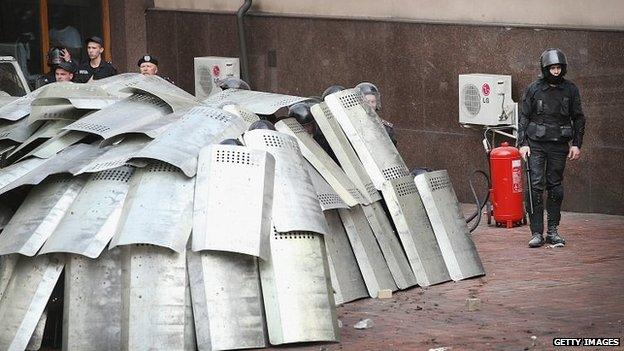 Ukraine police shelter in Donetsk. 1 May 2014