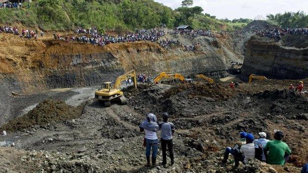 Rescue operation at mine in Santander de Quilichao, Colombia (1 May 2014)