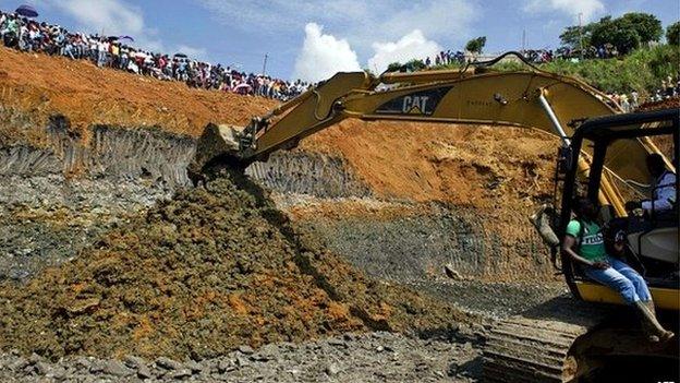 Rescuers work on the removal of sludge in Santander de Quilichao, Colombia - 1 May 2014